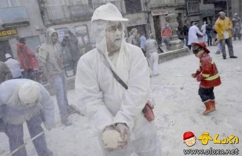 flour-fight-spain-11