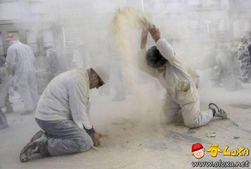 flour-fight-spain-1