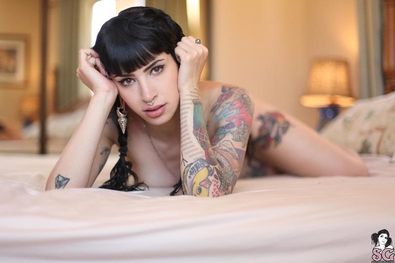 Gostosa bem sensual e safadinha de quatro delicia