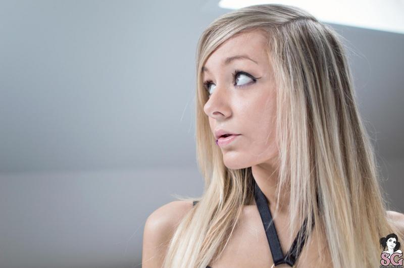 Gemsanddiamonds Suicide Girls loirinha linda e muito safadinha peladinha