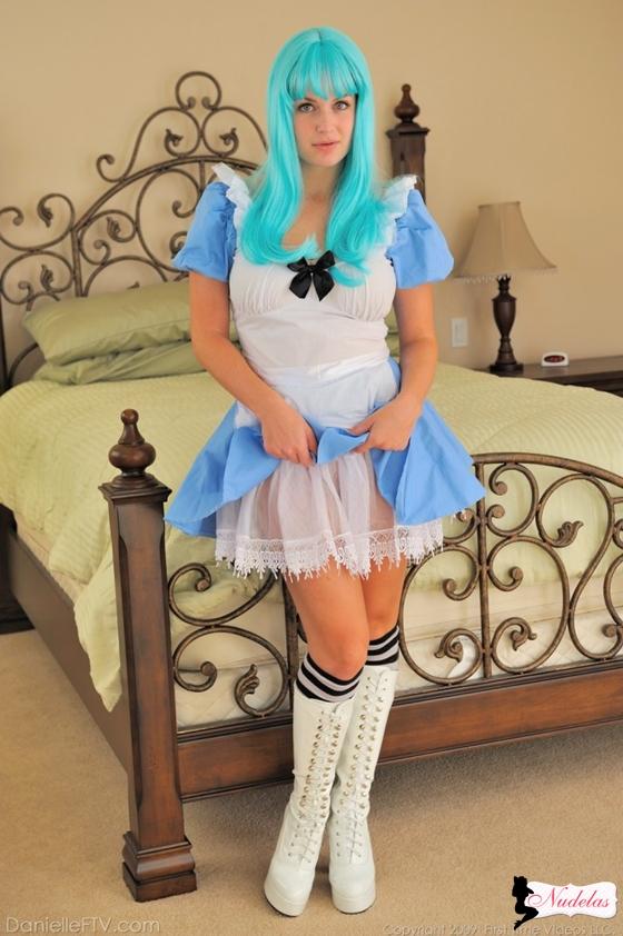 Cabelo azul deixa essa gata muito sexy 