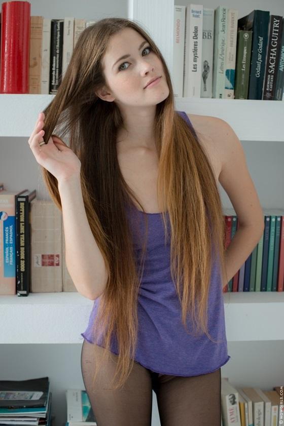 Gatinha toda perfeita e com carinha de safada ,muito linda.