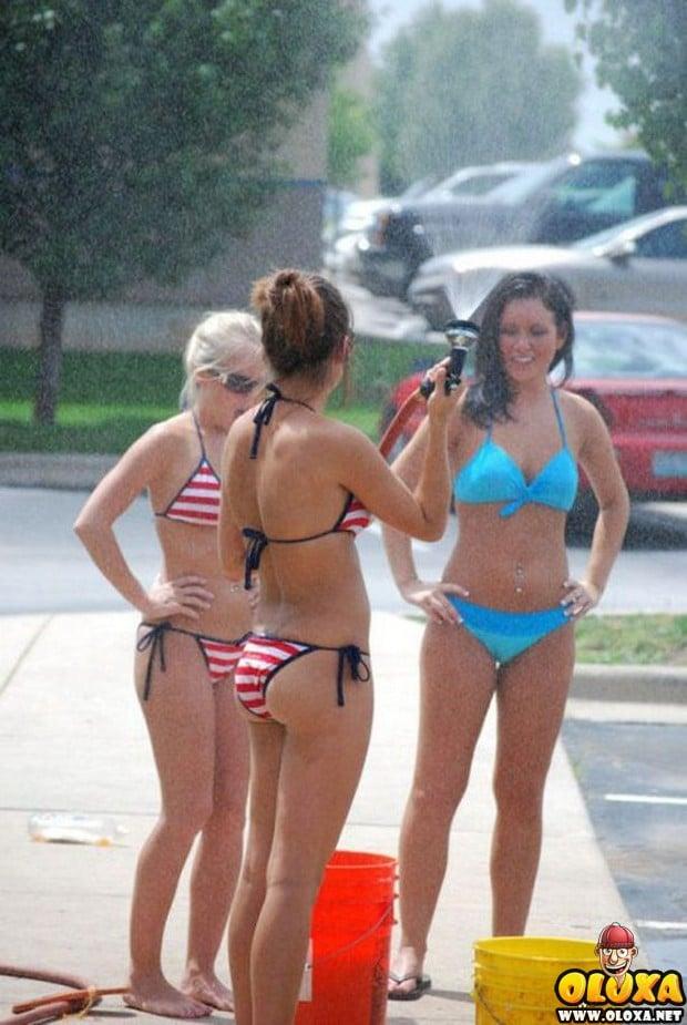 gostosas de biquini lavando carro 13