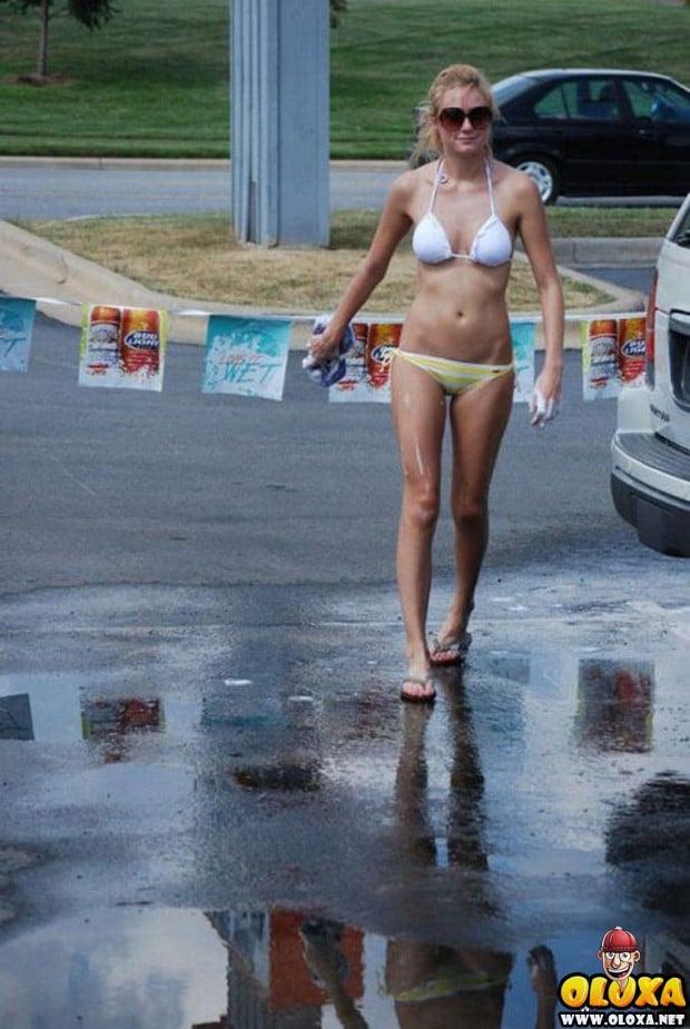 gostosas de biquini lavando carro 5