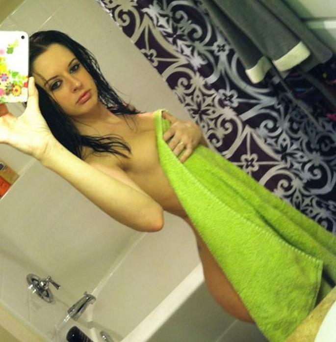 gostosas-de-toalha-saindo-do-banho-11