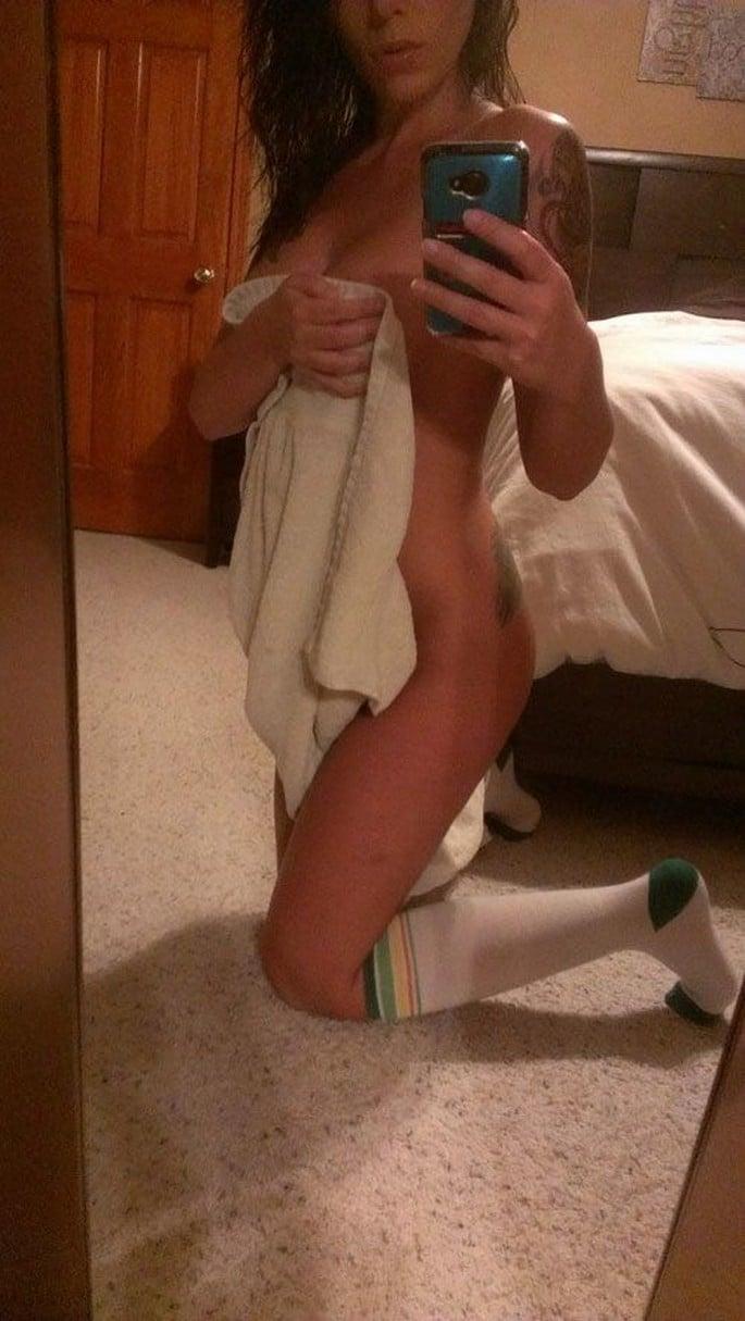 gostosas-de-toalha-saindo-do-banho-17