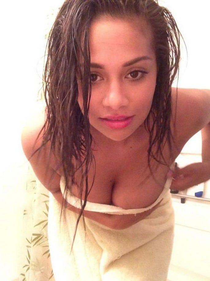 gostosas-de-toalha-saindo-do-banho-21