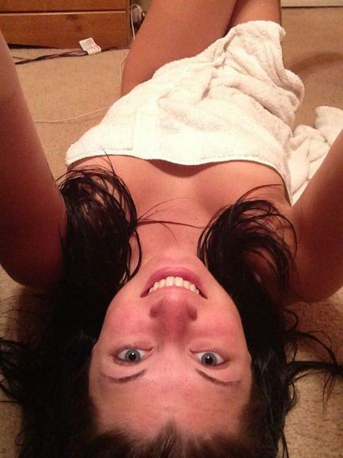 gostosas-de-toalha-saindo-do-banho-22