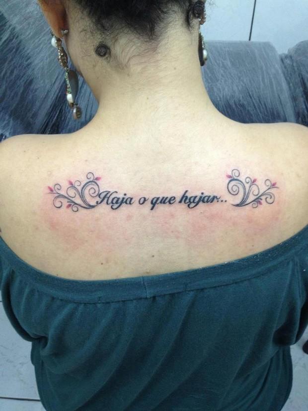 Nem Deus sabe o que “hajar” significa, mas tatuaram mesmo assim.