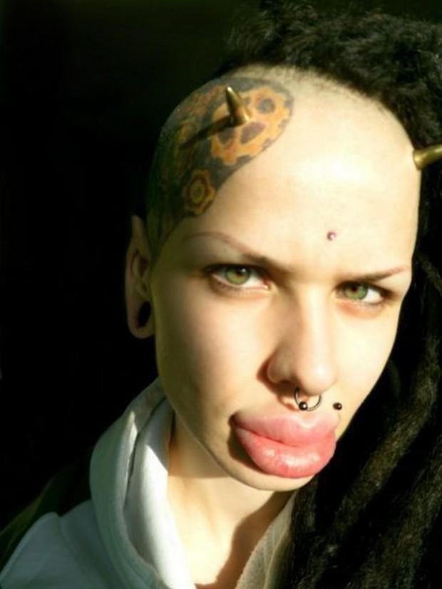 kristina rei labios tatuagem 17