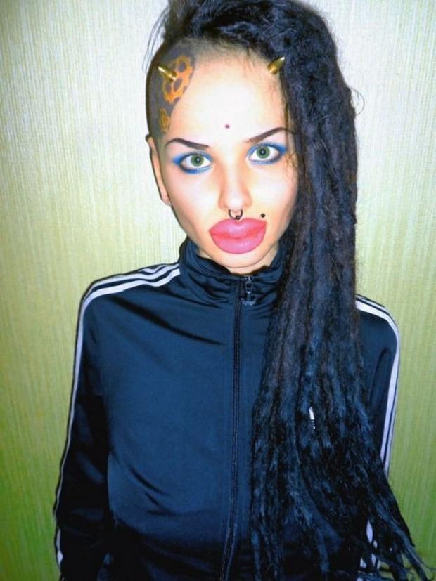 kristina rei labios tatuagem 3