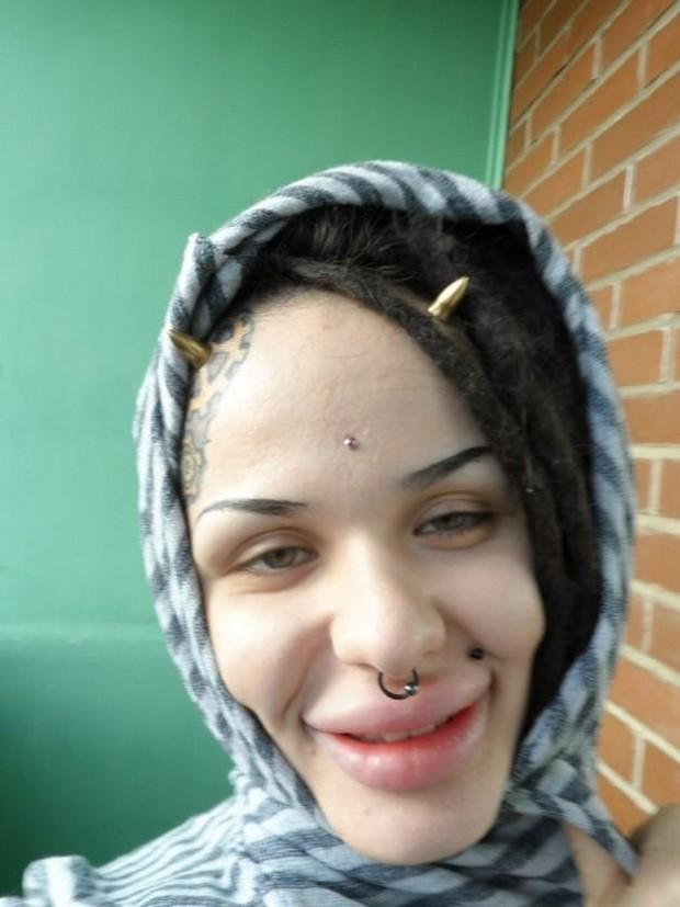 kristina rei labios tatuagem 4