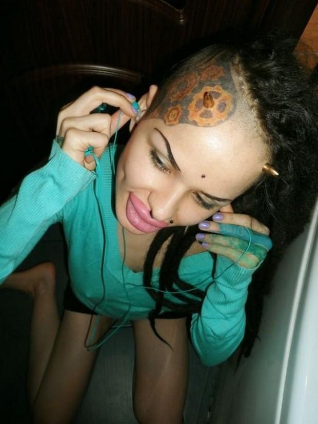 kristina rei labios tatuagem 6