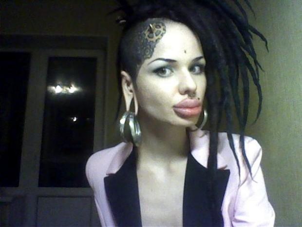 kristina rei labios tatuagem 9