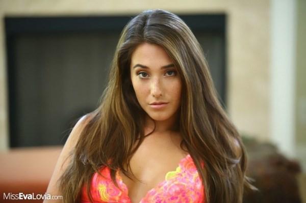 Gostosinha do rostinho lindo e da carinha de safada.