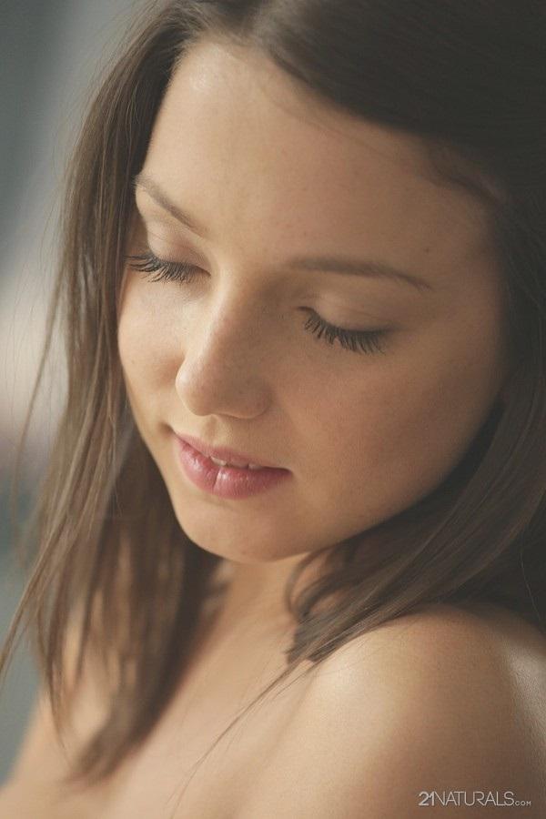 Gatinha muito linda e muito gostosa, top demais.