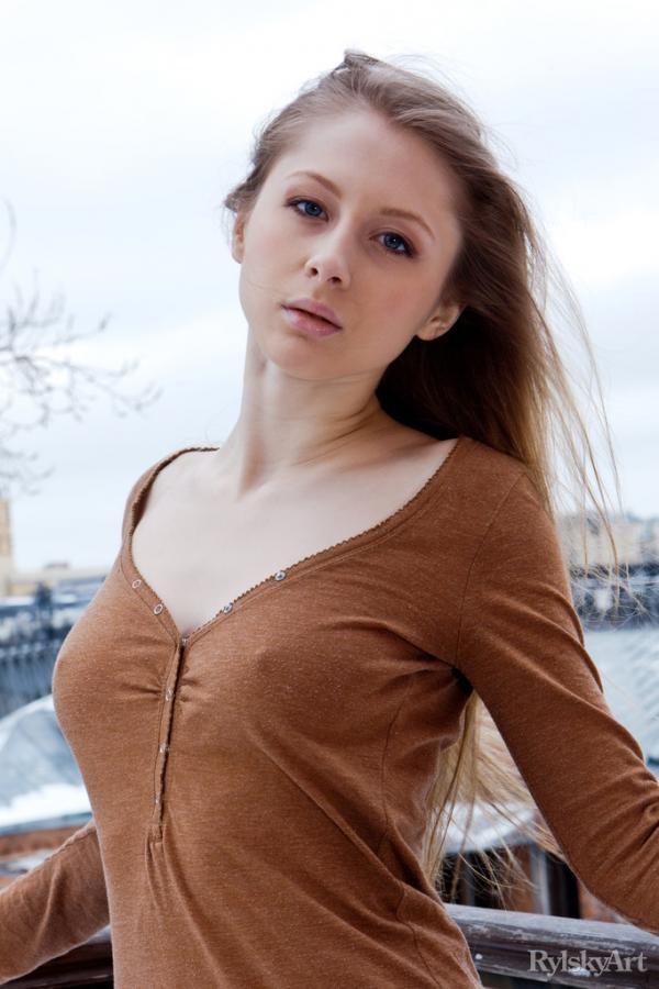 Gatinha muito linda e com uma carinha de safada.