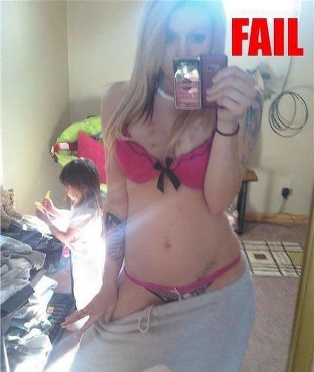 mamaes safadas tirando foto no espelho 3