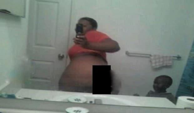 mamaes safadas tirando foto no espelho 8