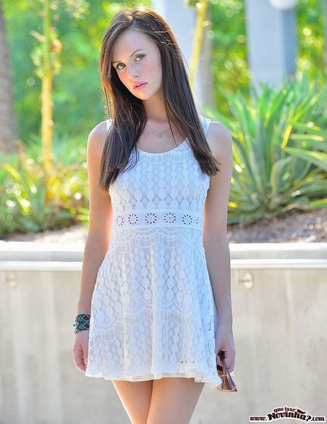 novinha se exibindo na rua 6