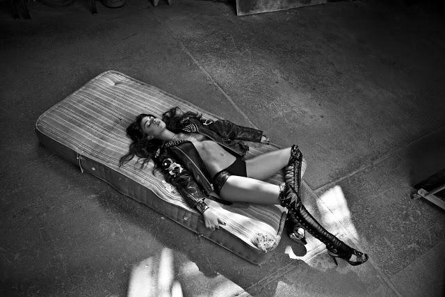 oloxa Thaila Ayala 18