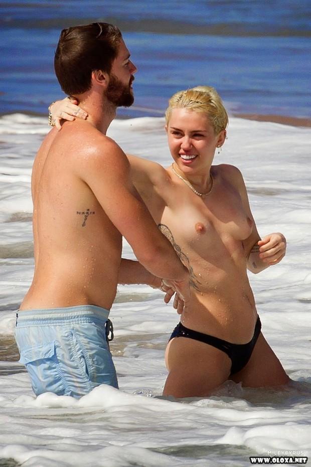 Miley Cyrus Faz Topless no Havaí e Mostra Que Seio Não é Crime 18 os preciosos peitos de miley cyrus (5)