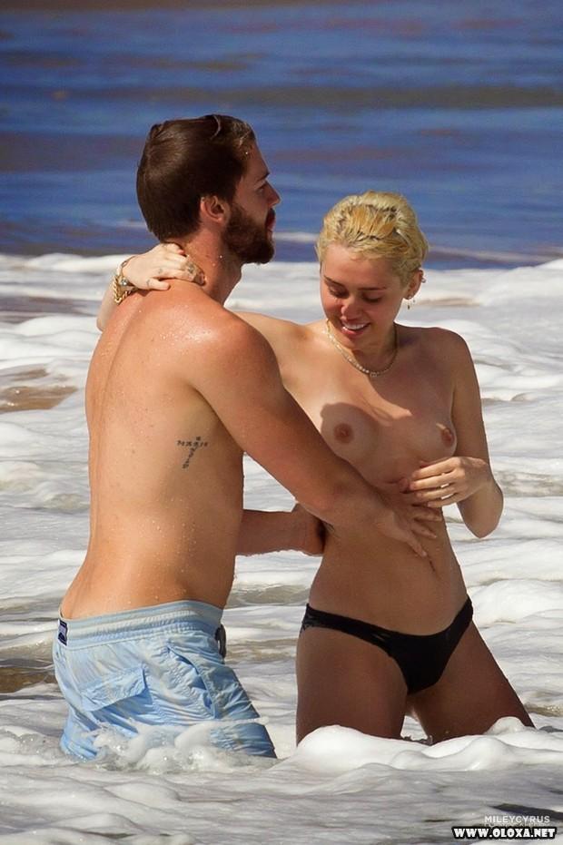 Miley Cyrus Faz Topless no Havaí e Mostra Que Seio Não é Crime 19 os preciosos peitos de miley cyrus (6)