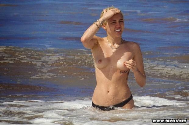 Miley Cyrus Faz Topless no Havaí e Mostra Que Seio Não é Crime 21 os preciosos peitos de miley cyrus (8)