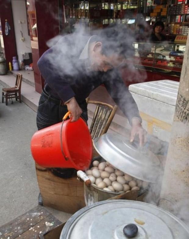 Ovos mijados – a iguaria chinesa que desafia seu estômago (e sua sanidade) 24 ovos mijados 15
