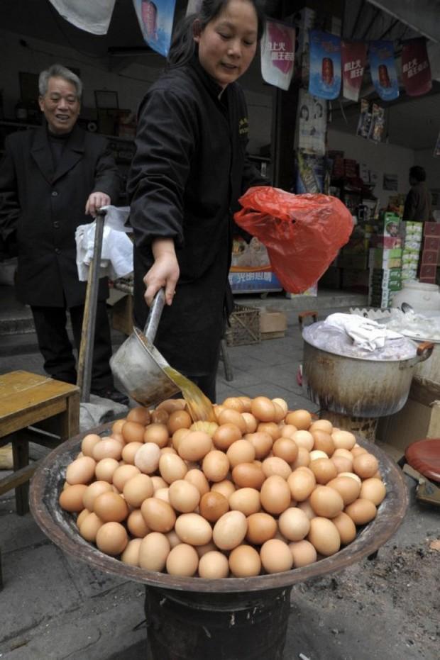 Ovos mijados – a iguaria chinesa que desafia seu estômago (e sua sanidade) 30 ovos mijados 21
