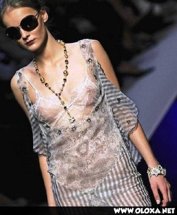 passarela lugar perfeito para mostrar os peitos 11