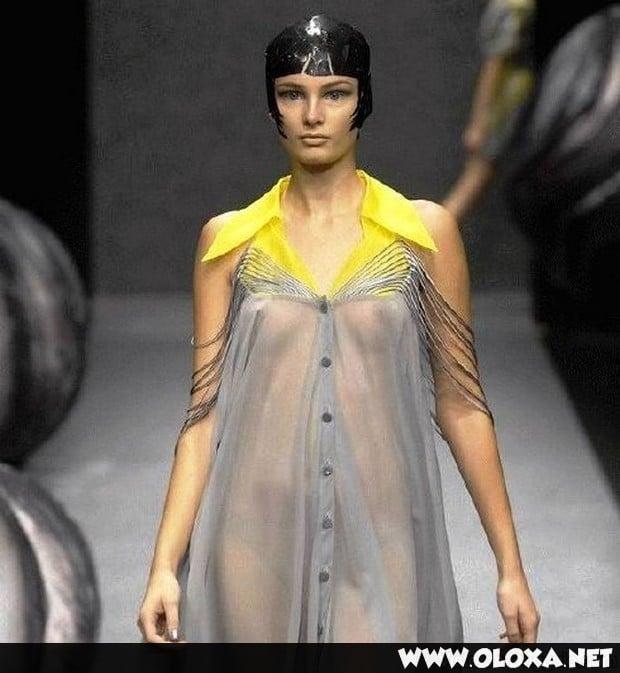 passarela lugar perfeito para mostrar os peitos 16