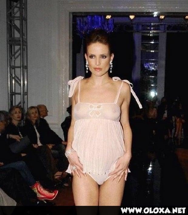 passarela lugar perfeito para mostrar os peitos 18