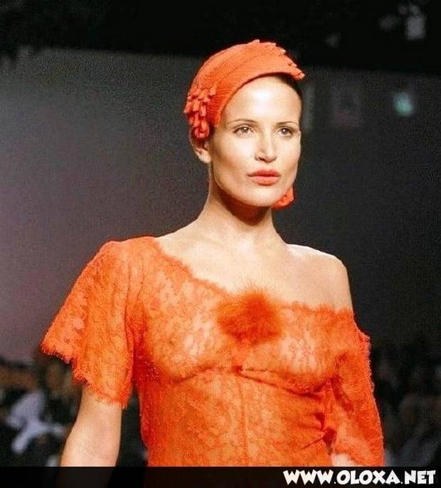 passarela lugar perfeito para mostrar os peitos 25