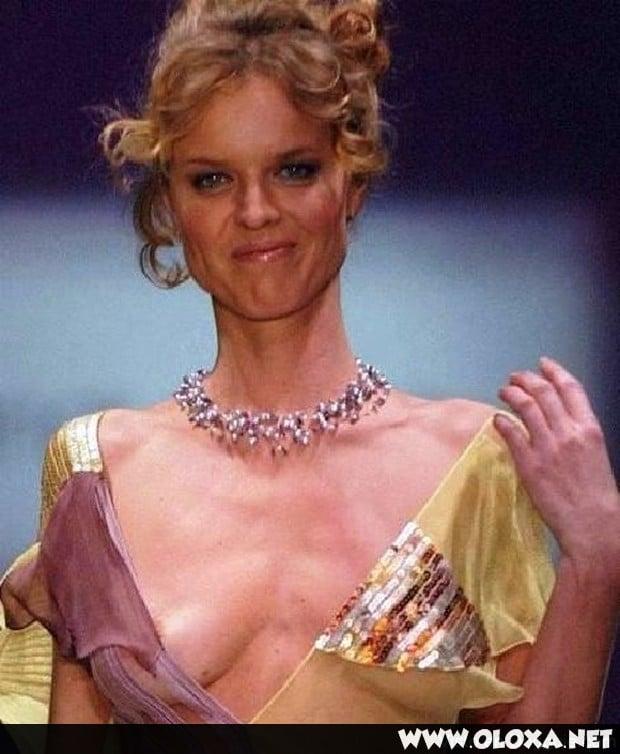 passarela lugar perfeito para mostrar os peitos 26