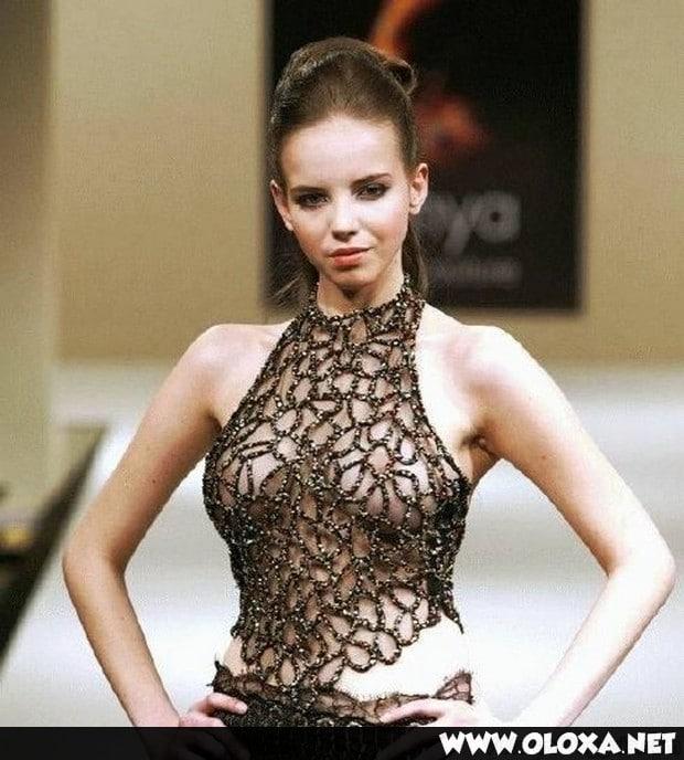 passarela lugar perfeito para mostrar os peitos 27