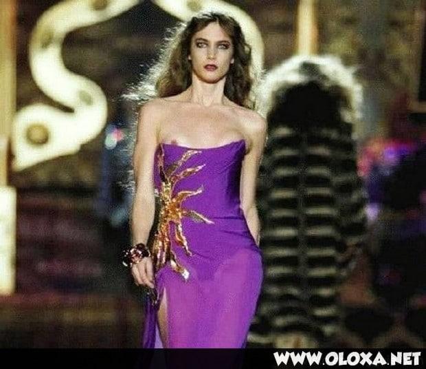 passarela lugar perfeito para mostrar os peitos 35