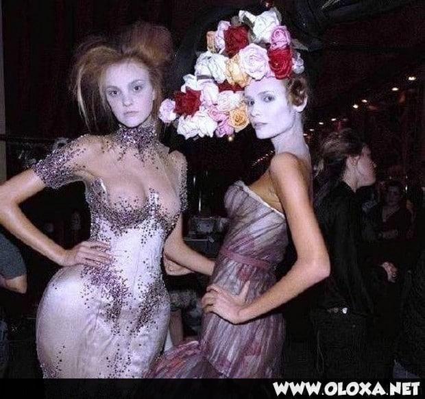 passarela lugar perfeito para mostrar os peitos 7