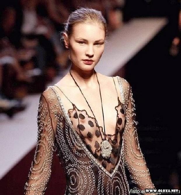 passarela lugar perfeito para se mostrar as tetas 10