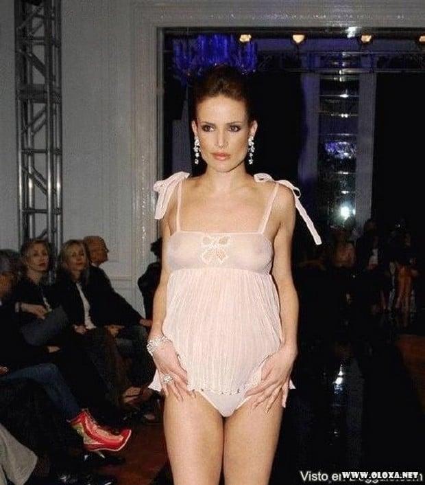 passarela lugar perfeito para se mostrar as tetas 18