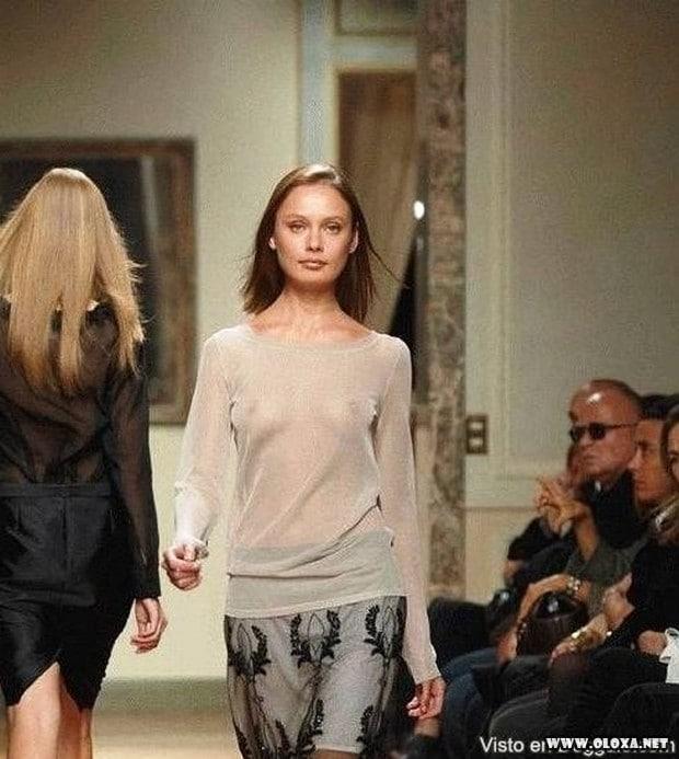 passarela lugar perfeito para se mostrar as tetas 22