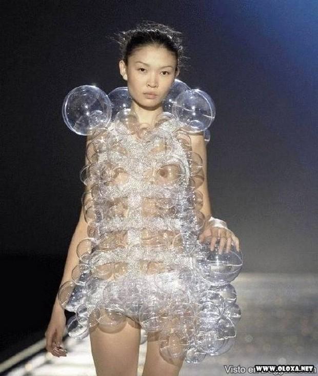 passarela lugar perfeito para se mostrar as tetas 23