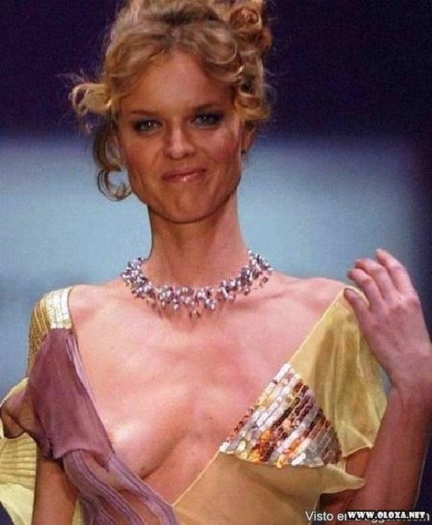 passarela lugar perfeito para se mostrar as tetas 26