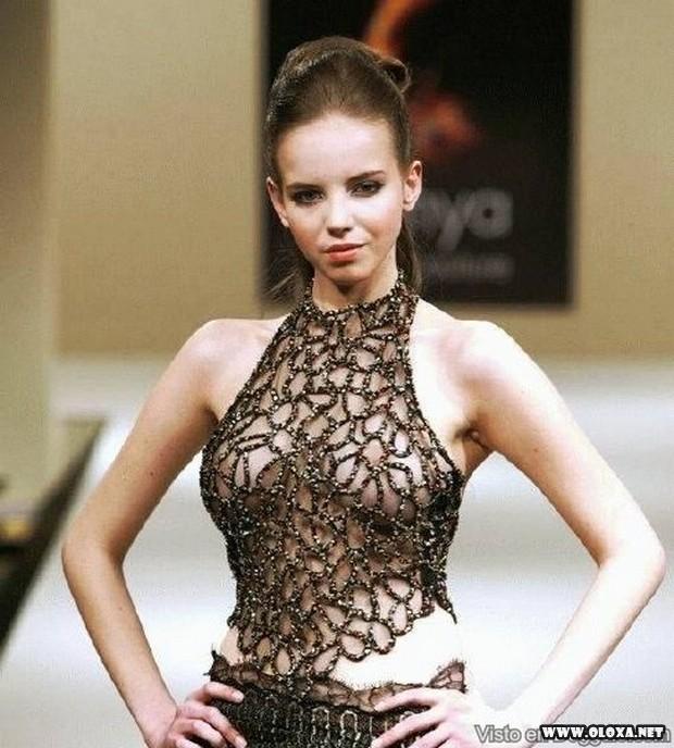 passarela lugar perfeito para se mostrar as tetas 27