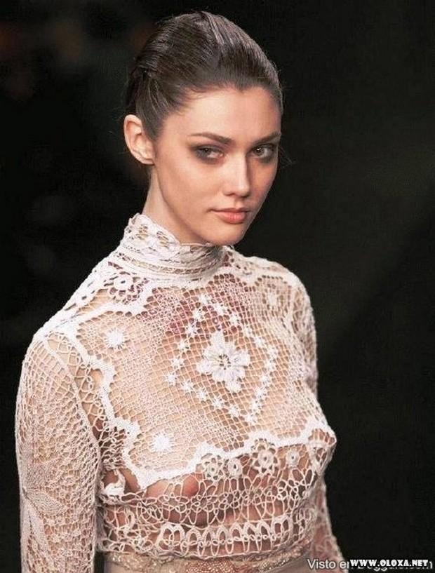 passarela lugar perfeito para se mostrar as tetas 30