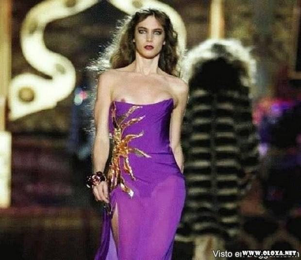 passarela lugar perfeito para se mostrar as tetas 35