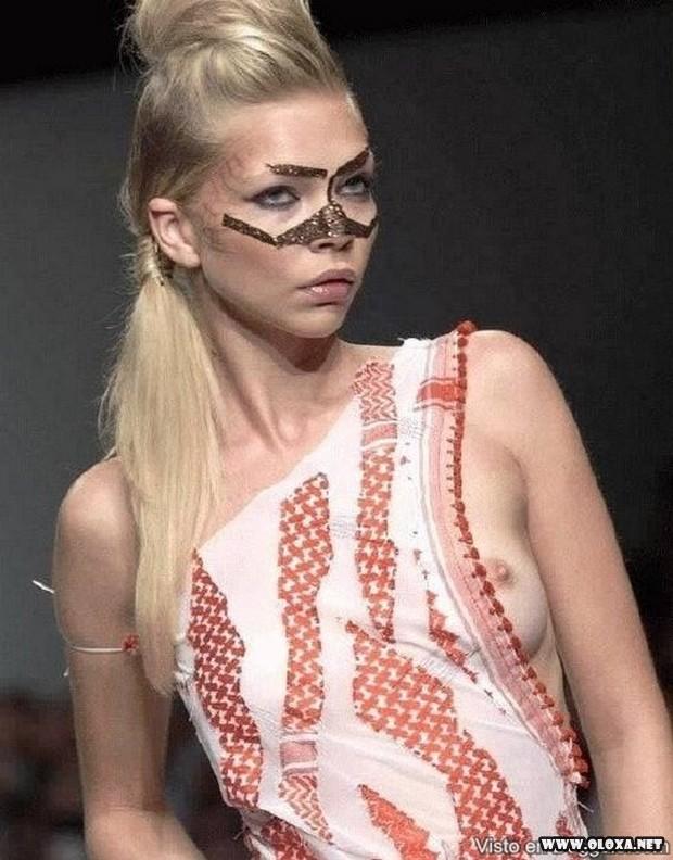 passarela lugar perfeito para se mostrar as tetas 51