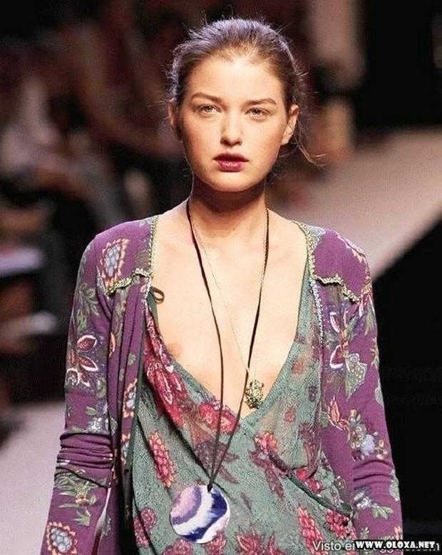 passarela lugar perfeito para se mostrar as tetas 91