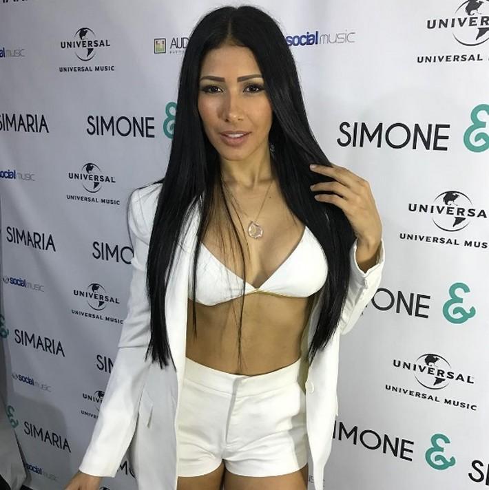 peitos simaria nua 13