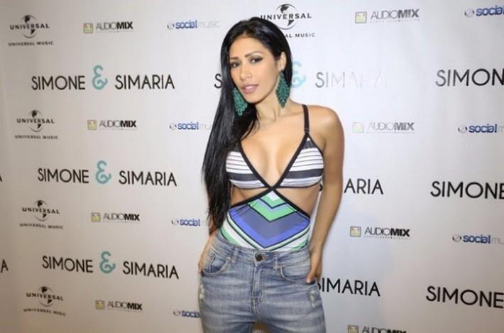 peitos simaria nua 2